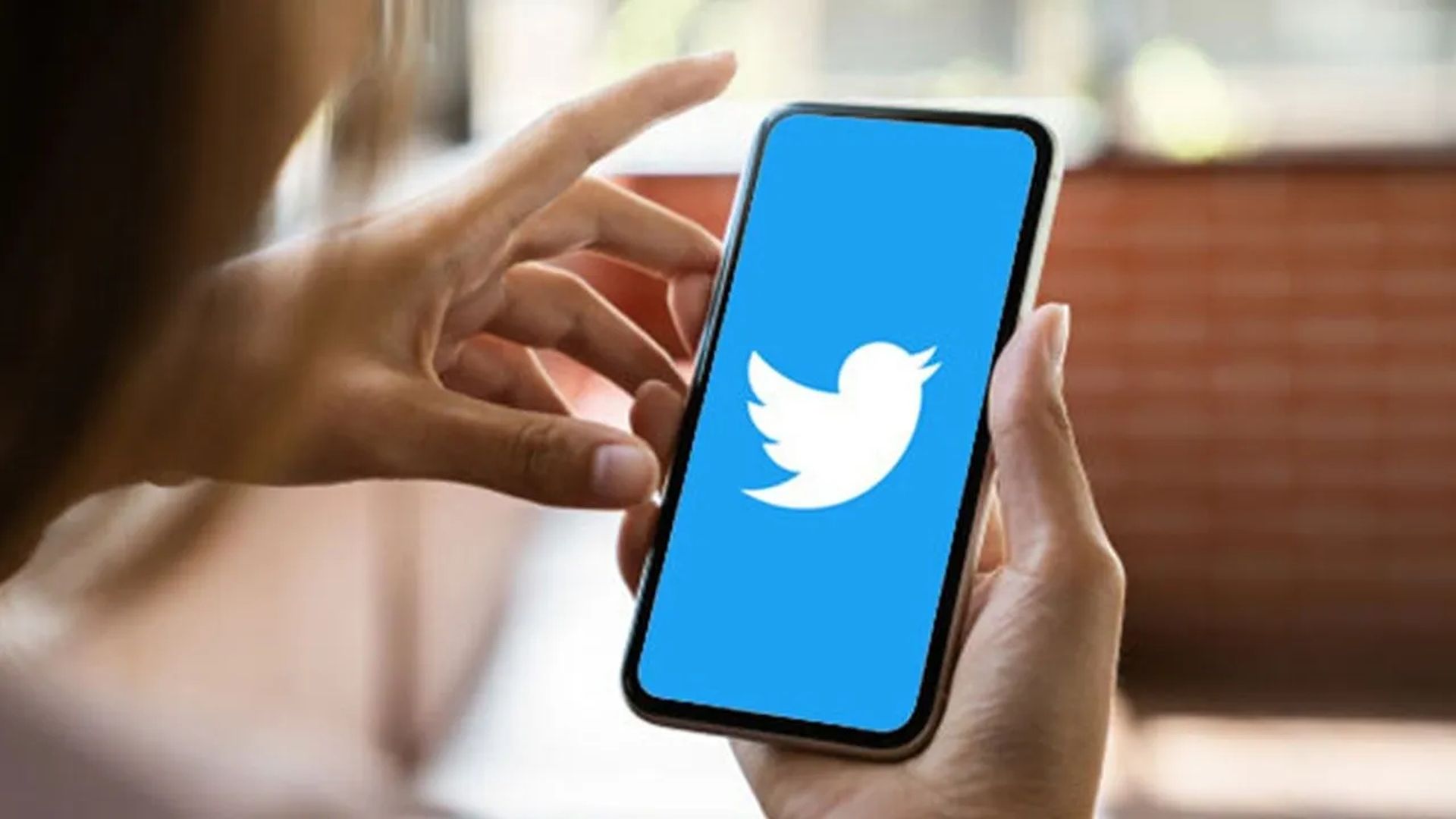 If you are someone who wishes some tweets could be more private; rejoice, as this feature allows you to do that and we will explain how to use Twitter Circle.