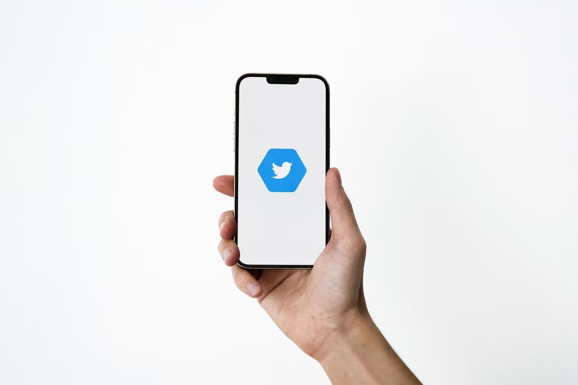 Over 3200 mobile apps have been found by security experts to be leaking Twitter API keys, potentially allowing threat actors to take over user accounts.
