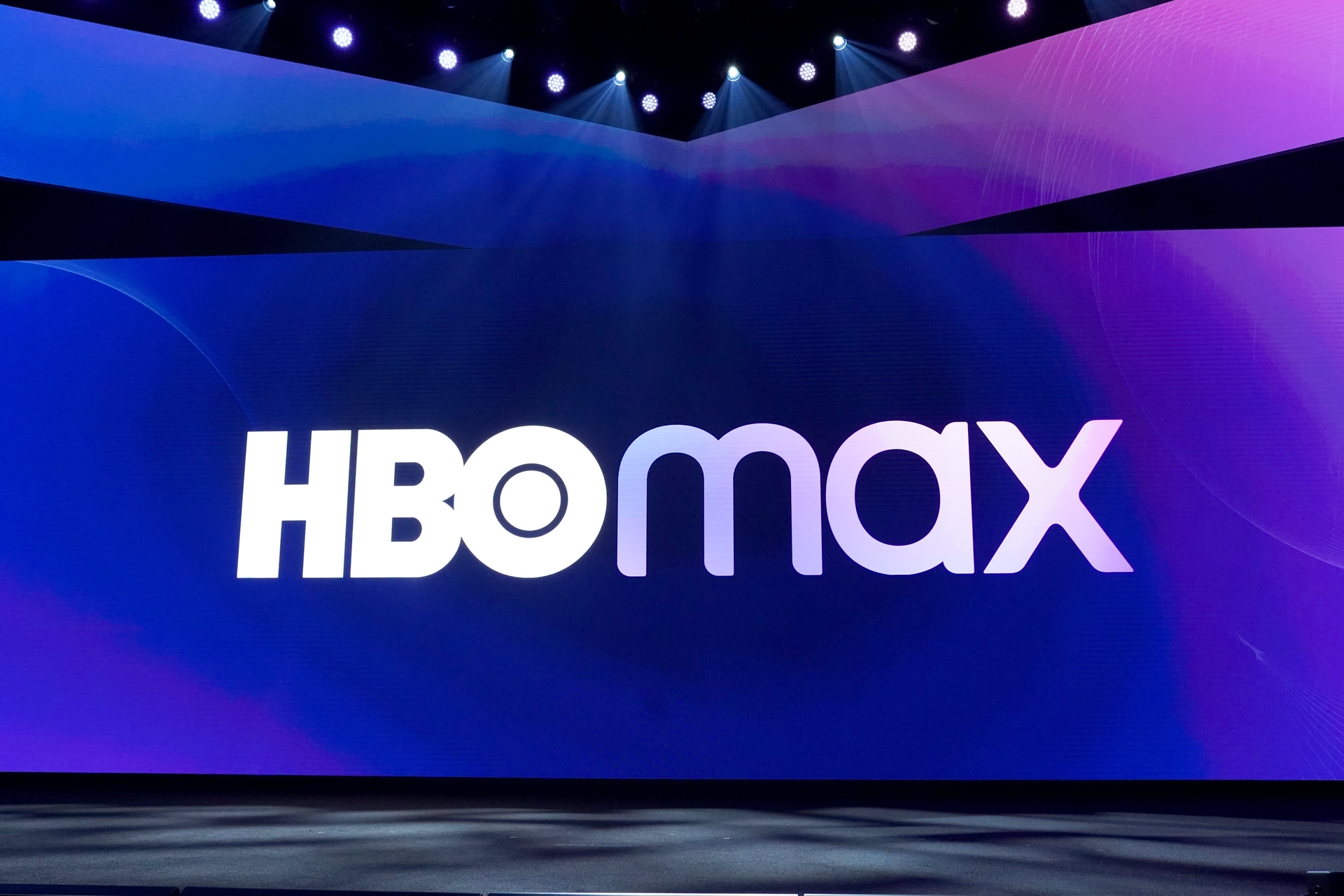 In diesem Artikel werden wir darüber berichten, was mit HBO Max los ist, da HBO Max Discovery+ nächstes Jahr unter einem neuen Namen fusioniert.