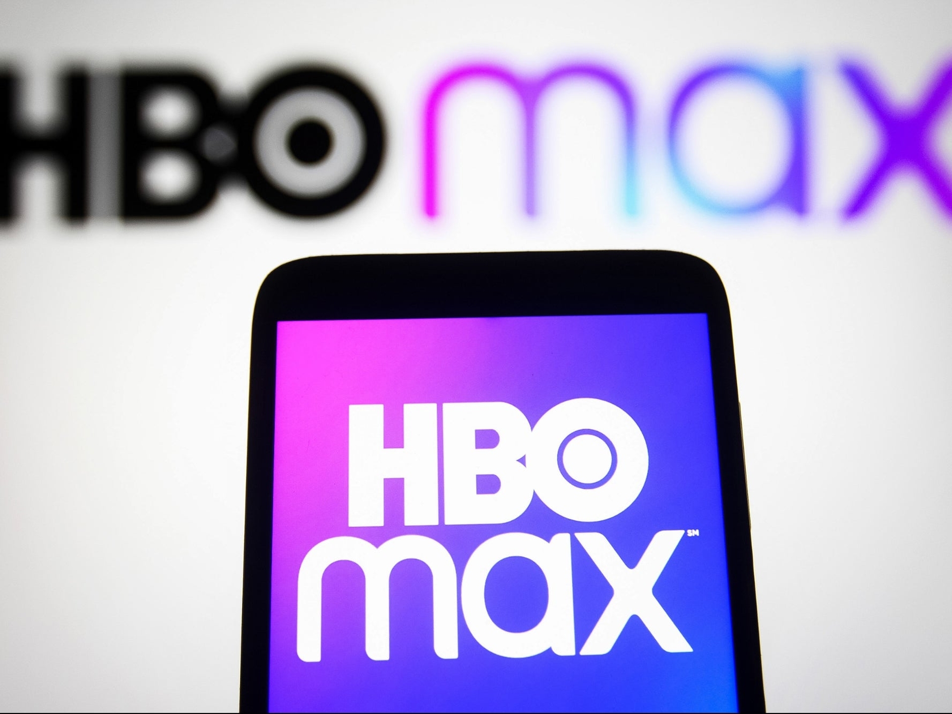 Dans cet article, nous allons couvrir ce qui se passe avec HBO Max, alors que HBO Max Discovery + fusionnera l'année prochaine sous un nouveau nom.