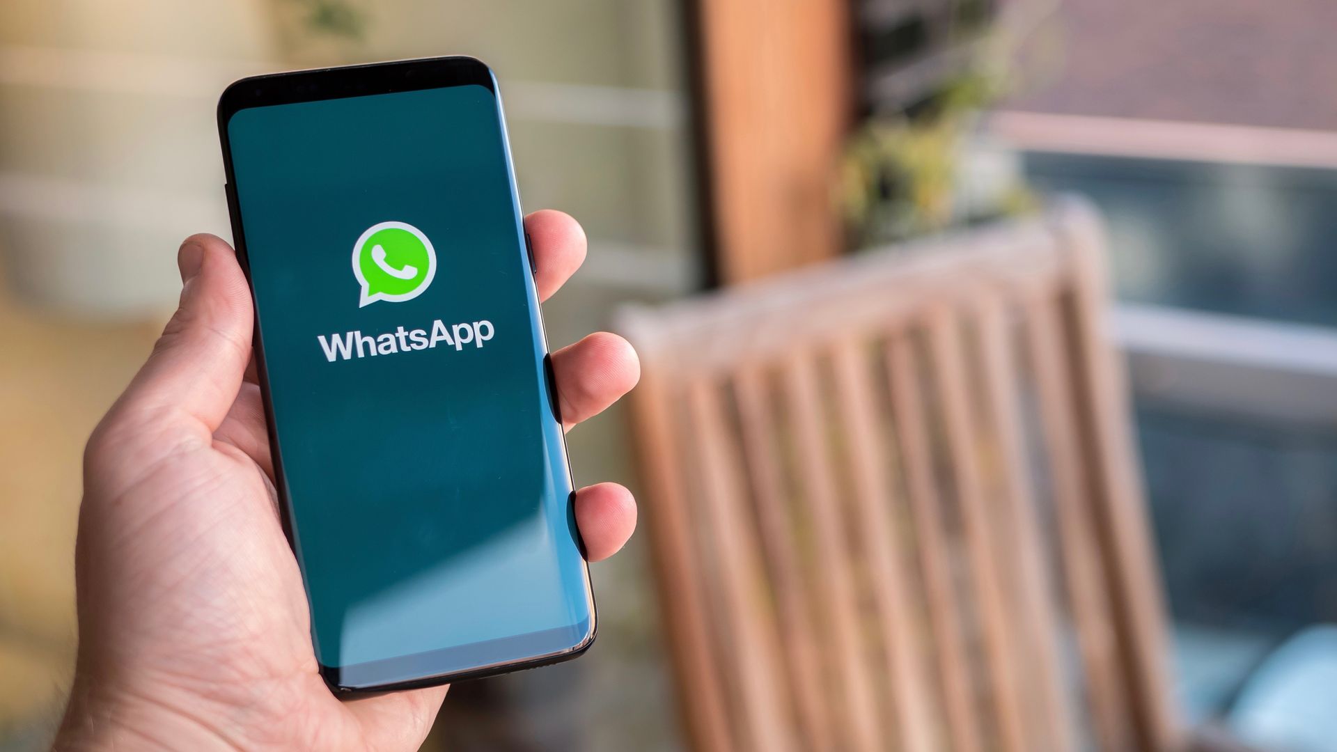 WhatsApp for iOS will get a Stories-like feature to the chat list