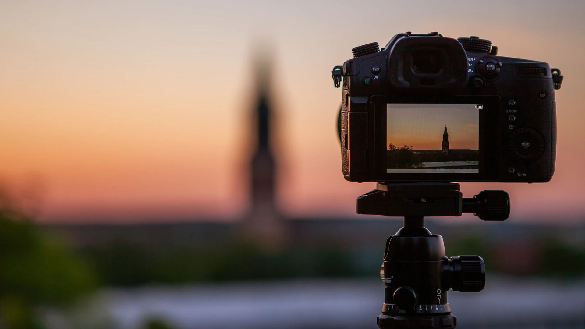 In this article, we are covering 13 photography tips for smartphones in honor of World Photography Day, so you can take the best photos possible.