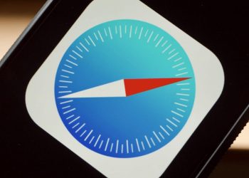 How to move Safari search bar to top in iOS 15?