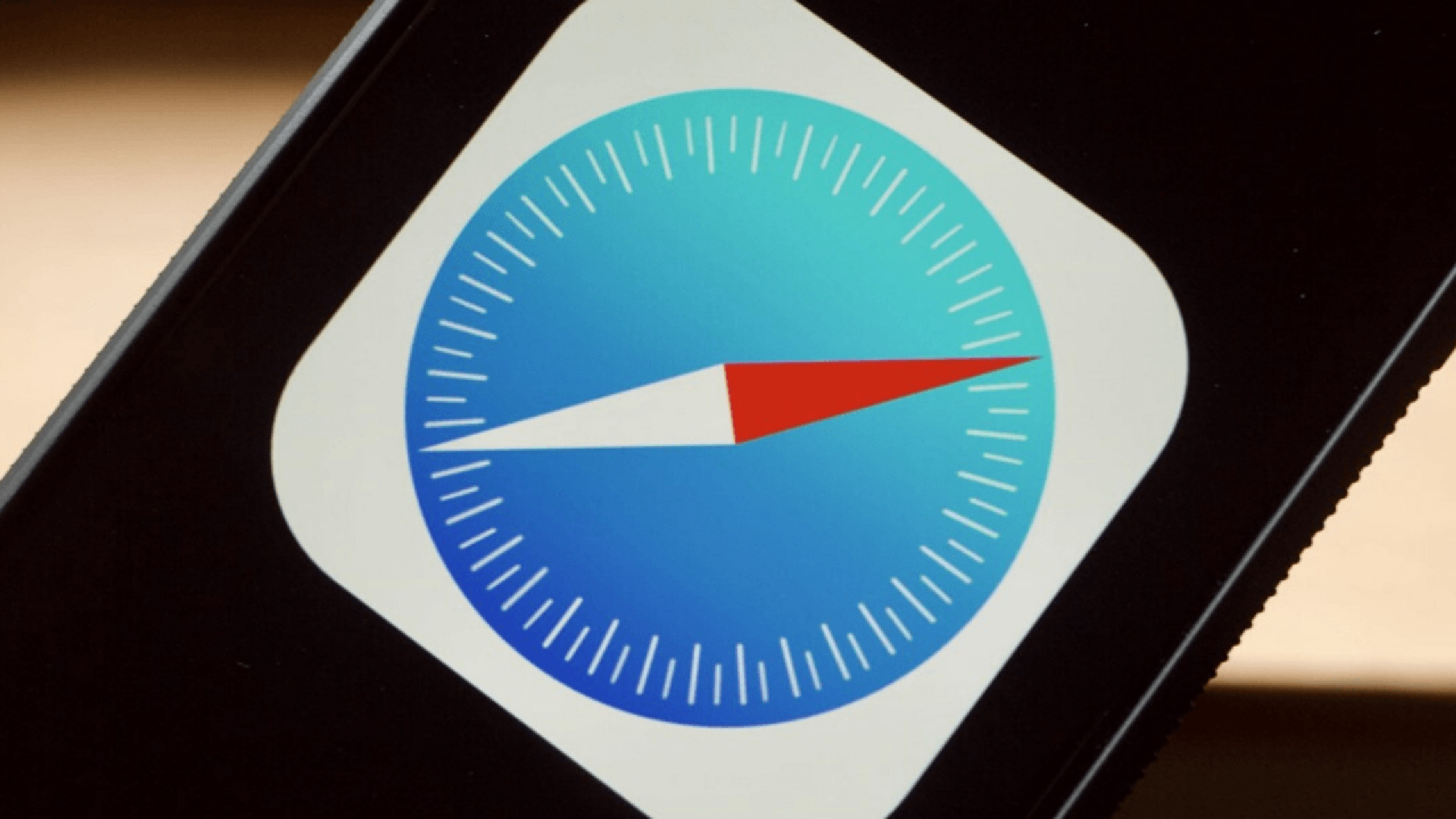Как переместить панель поиска Safari наверх в iOS 15?