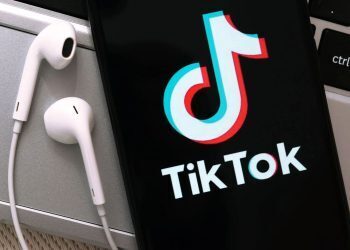 Today we are here to review What TikTok Music is. A lot of people think that it is threatening Spotify and Apple's throne, and for a good reason.