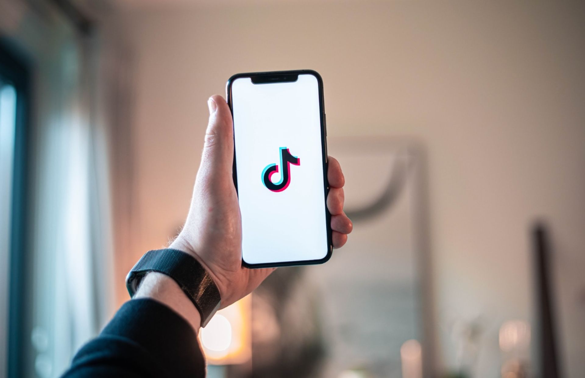Today we are here to review What TikTok Music is. A lot of people think that it is threatening Spotify and Apple's throne, and for a good reason.