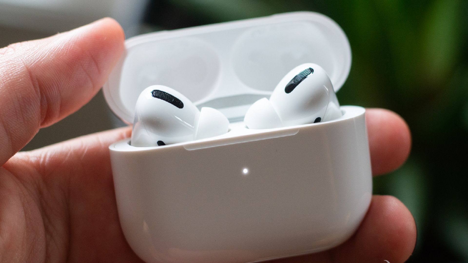 Tässä artikkelissa käsittelemme kuinka korjata iOS 16 AirPods ei toimi, jotta voit jatkaa kuulokkeiden käyttöä ilman ongelmia.