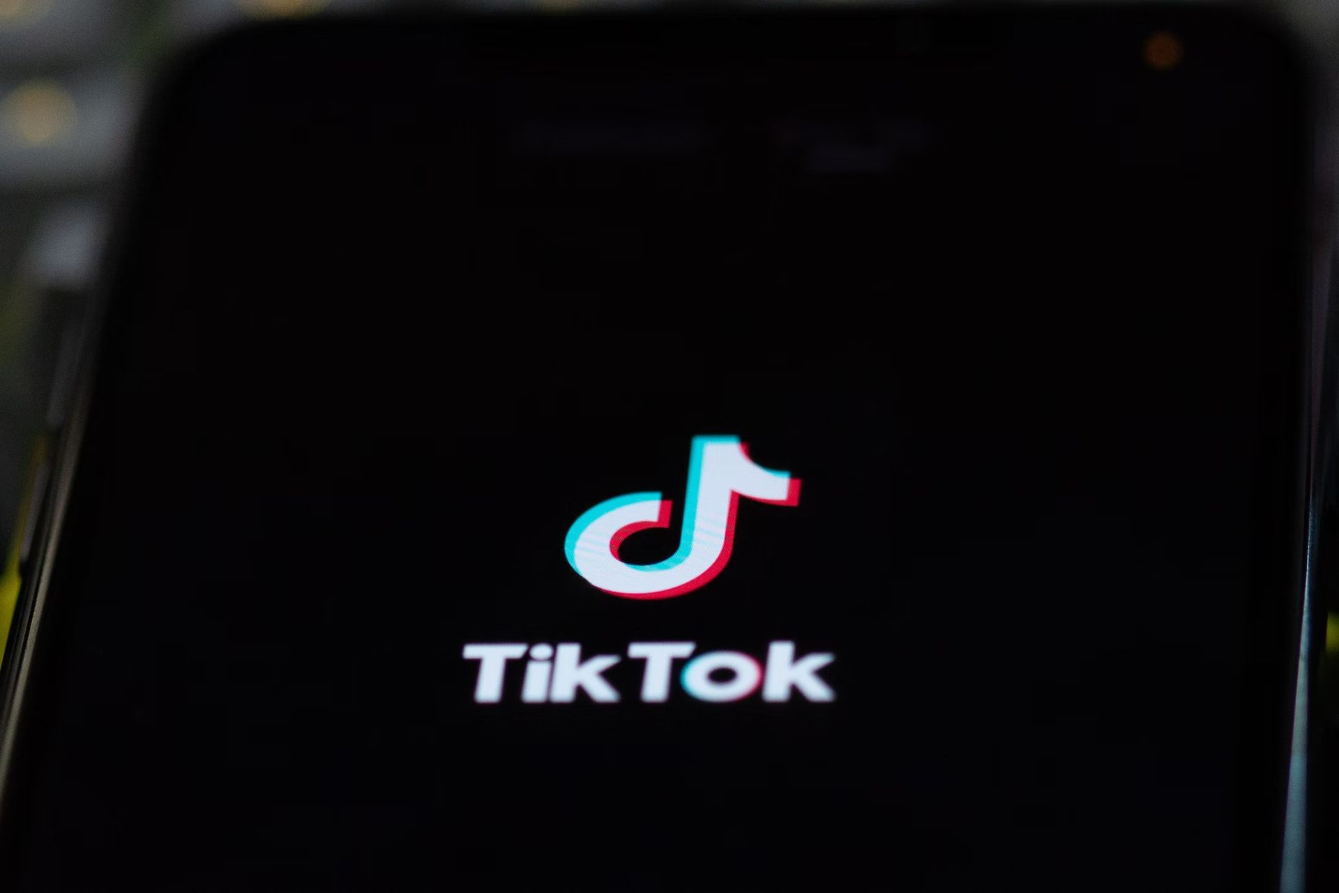 How to turn on and turn off activity status on TikTok?