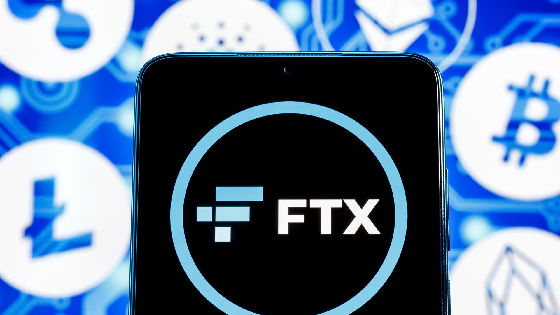If you are a user of the FTX crypto exchange beware! Crypto exchange FTX hacked and website and FTX app not working due to FTX malware.