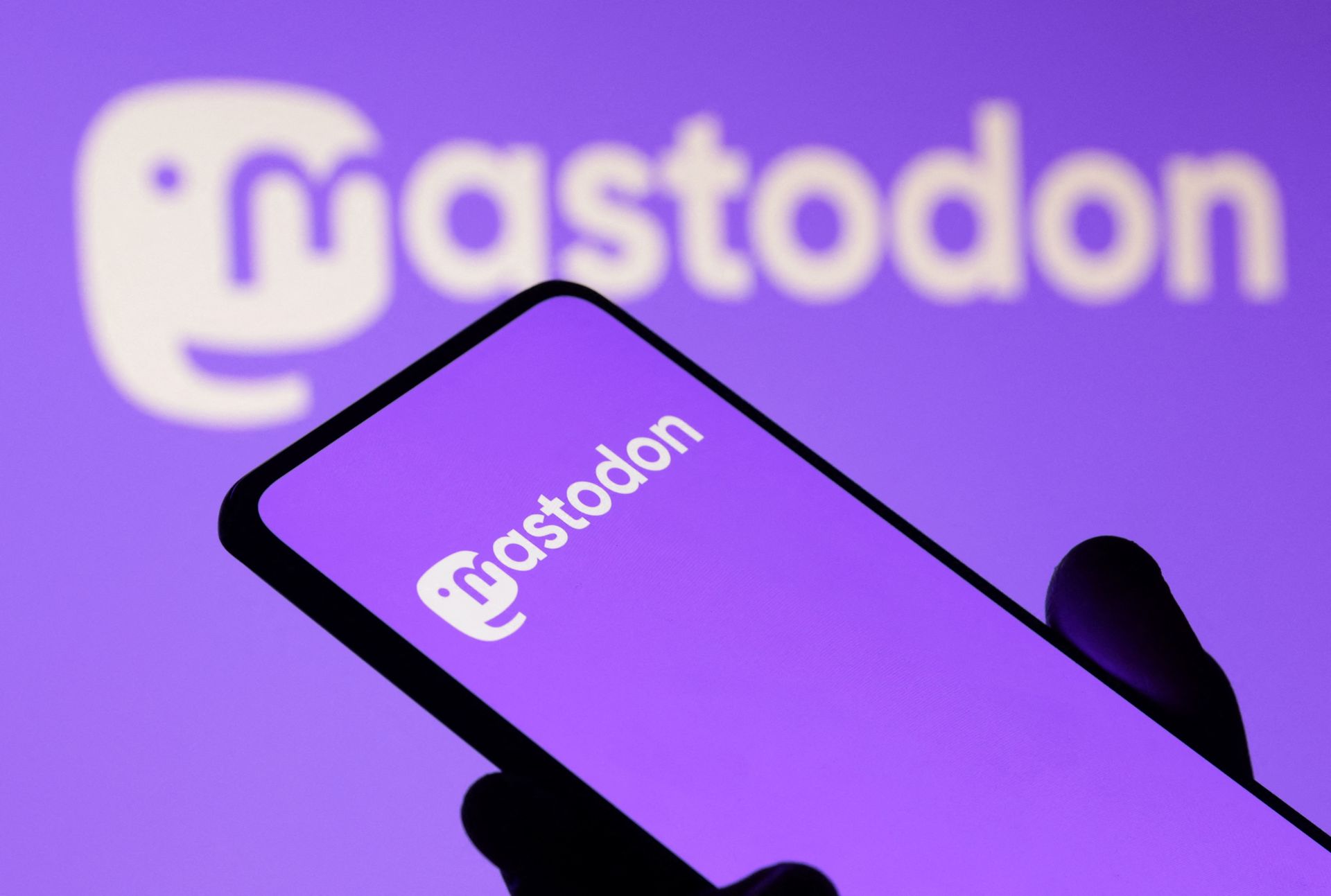 The long-awaited Mastodon vs Twitter comparison has here! Why do Twitter users migrate to Mastodon? First and foremost, Elon Musk is not present! Following...