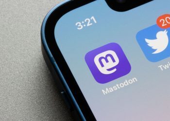 The long-awaited Mastodon vs Twitter comparison has here! Why do Twitter users migrate to Mastodon? First and foremost, Elon Musk is not present! Following...