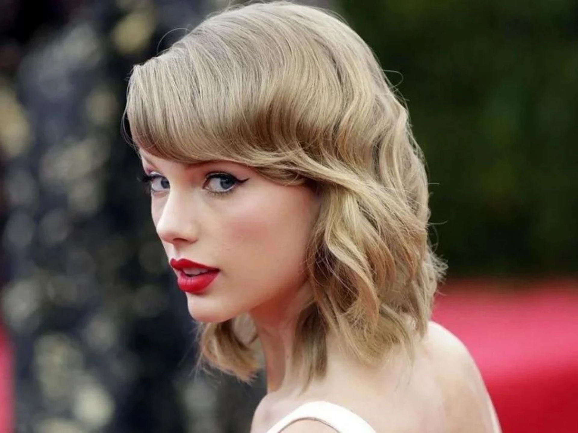 How to enter Taylor Swift presale registration?