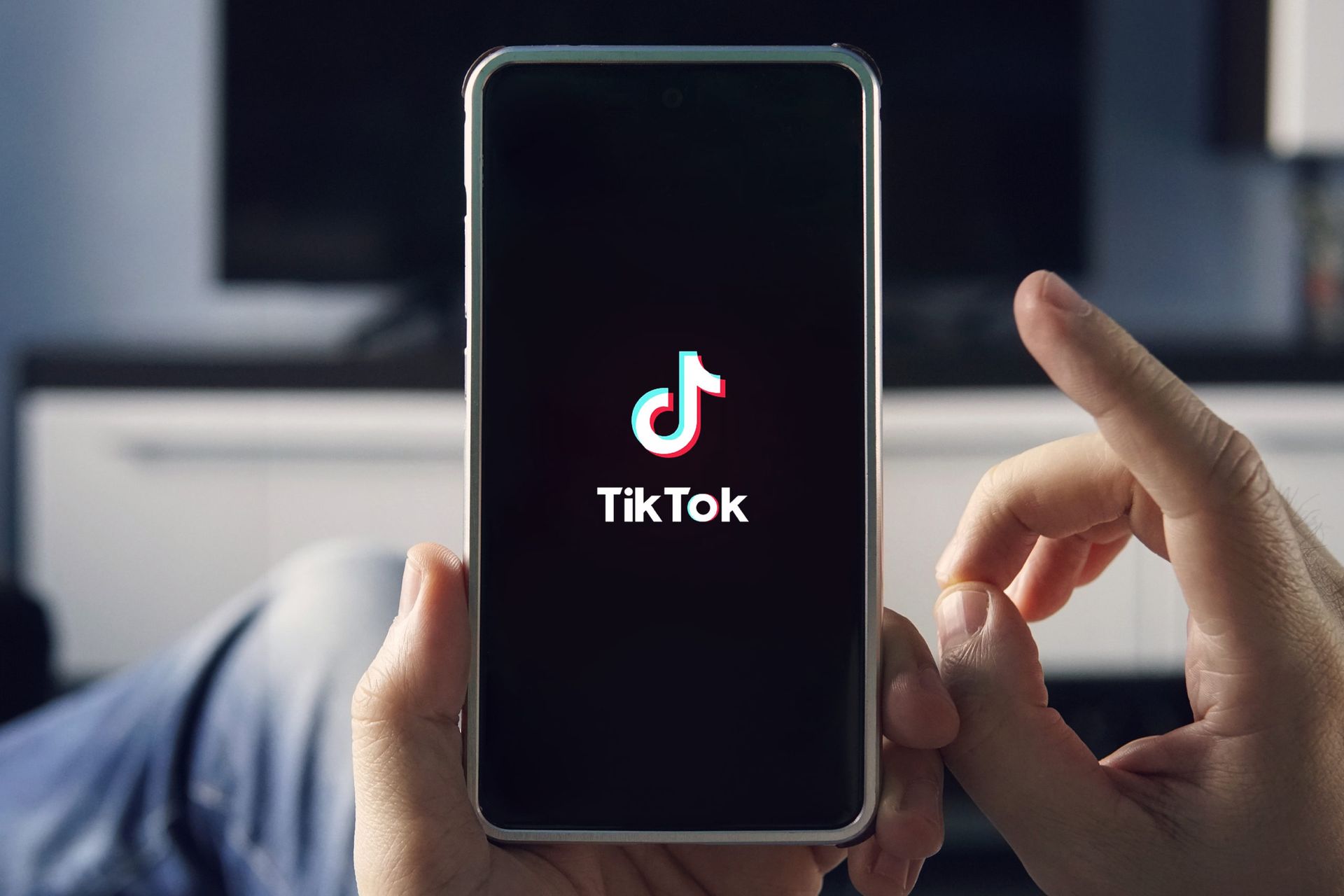 TikTok not sending messages: How to fix the DMs not working issue?
