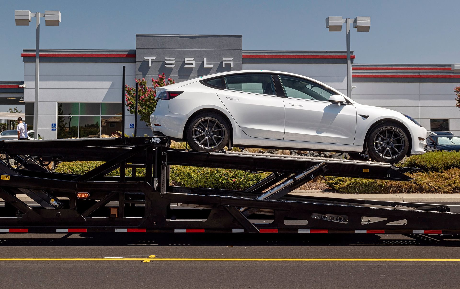 Tesla recalls vehicles