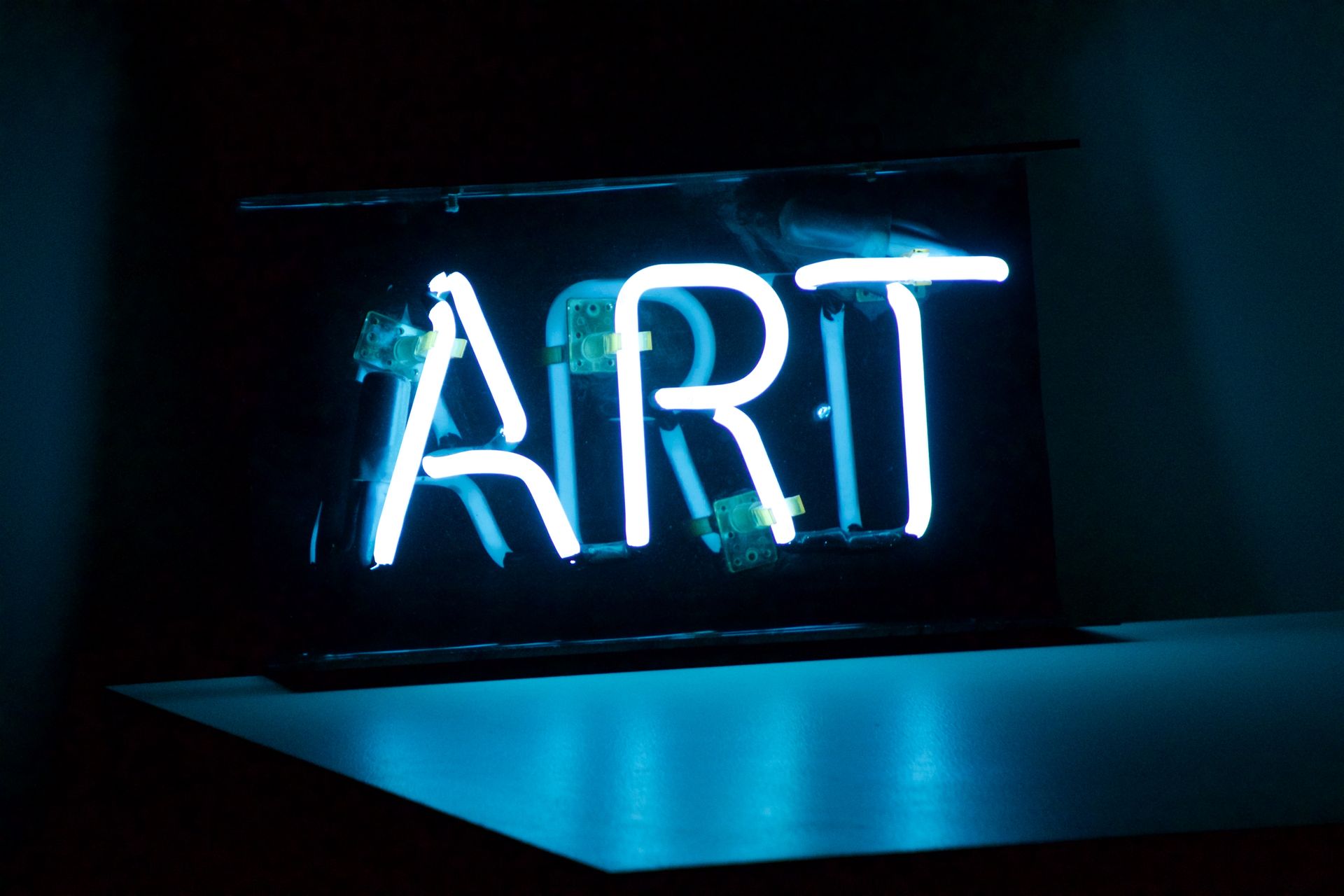 Wat is AI en hoe gebruik je het voor het maken van kunst?