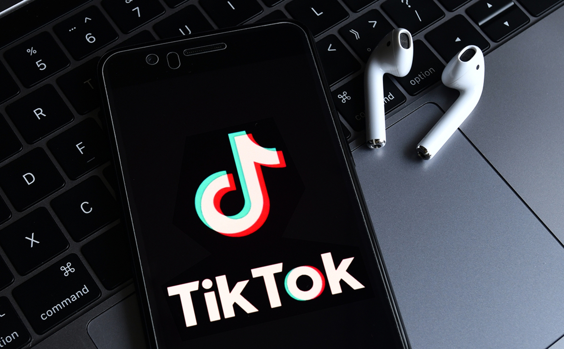 Se hai guardato i commenti su TikTok, potresti aver visto un nuovo hashtag raccogliere e ti sei chiesto cosa significhi TikTok DDD.  Bene, fortunatamente abbiamo...