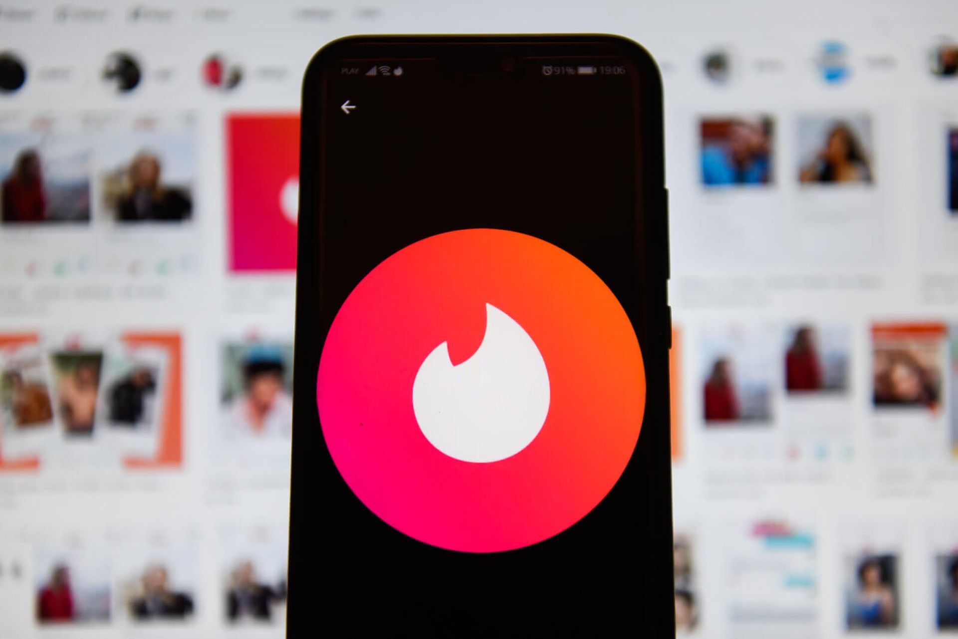 What are Tinder contact cards: How to send them?
