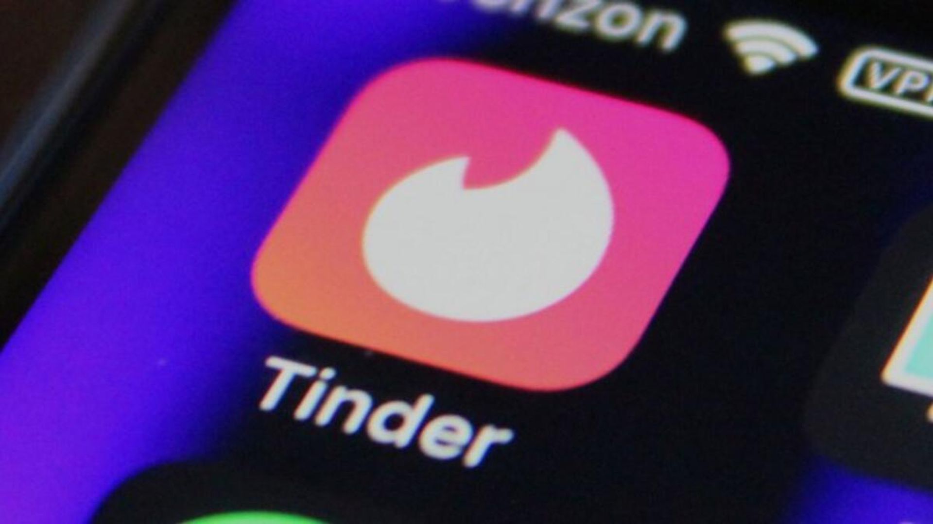 What are Tinder contact cards: How to send them?