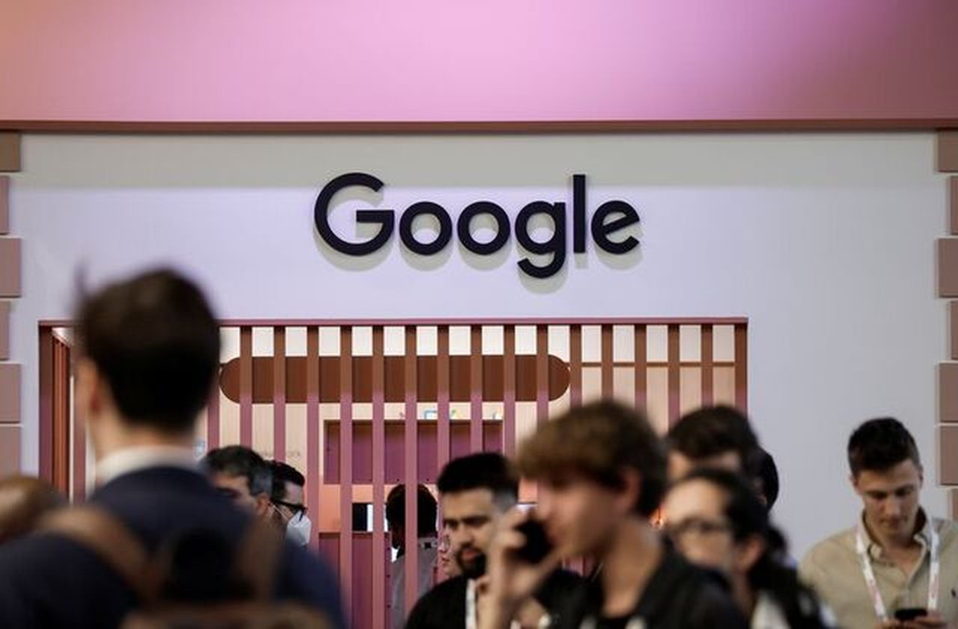 Google увольняет 2023: Alphabet сокращает 6% своей рабочей силы