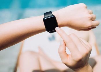 How to charge a fitness tracker?