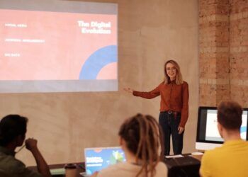 How do you make a good PowerPoint presentation for marketing?