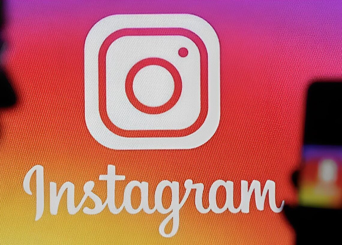 How to add highlights on Instagram from camera roll