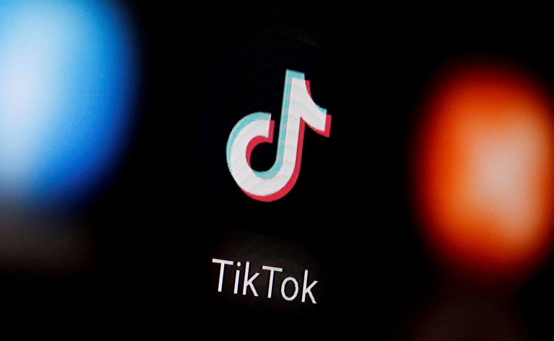 How to remove the red filter on TikTok: Silhouette challenge