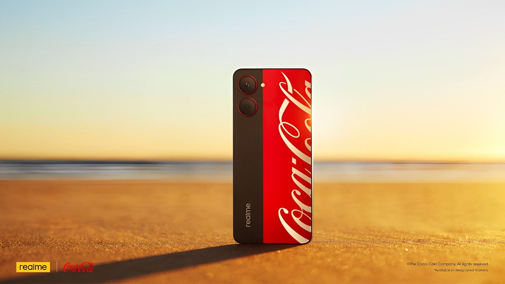 De verhouding 70/30 aan de achterkant van de Coke Phone vangt perfect het licht