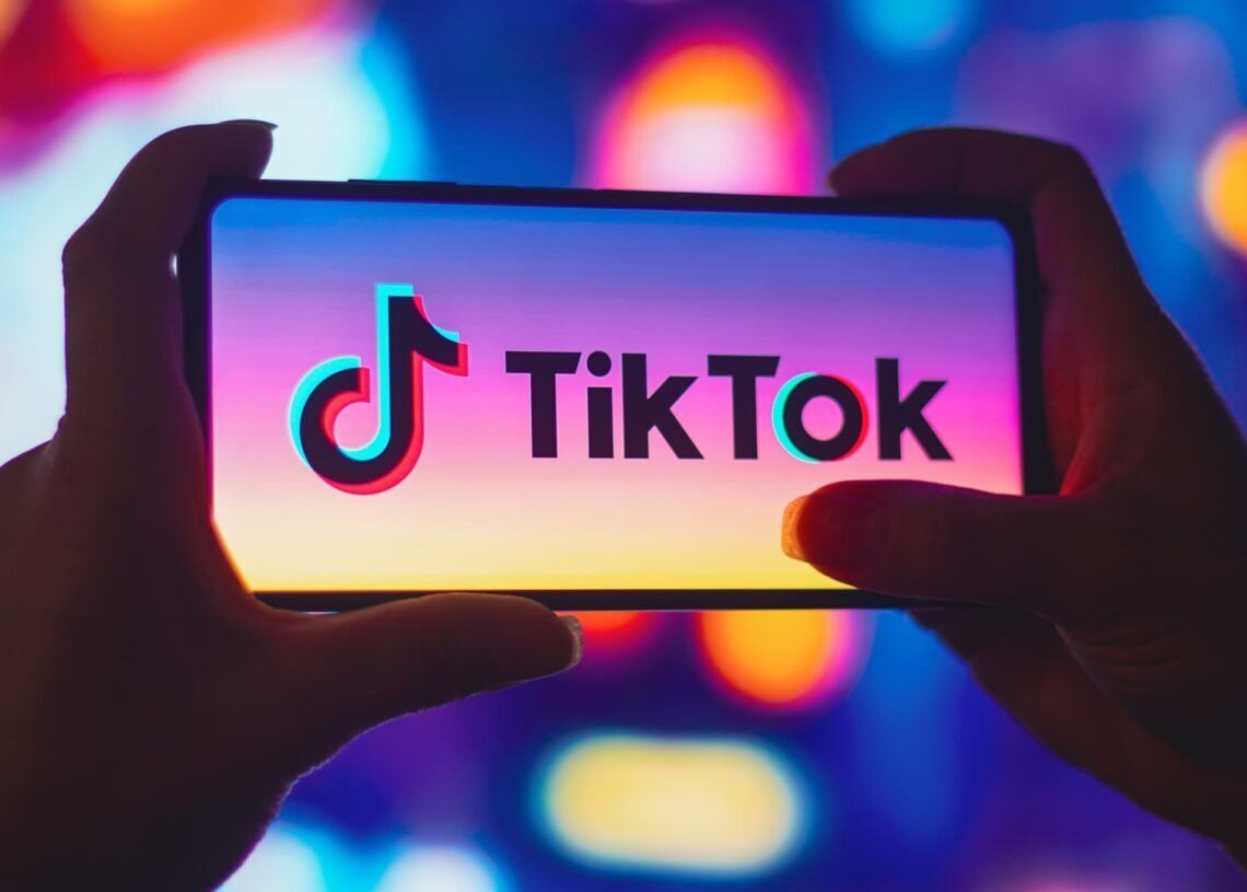 TikTok glitchless filter trend