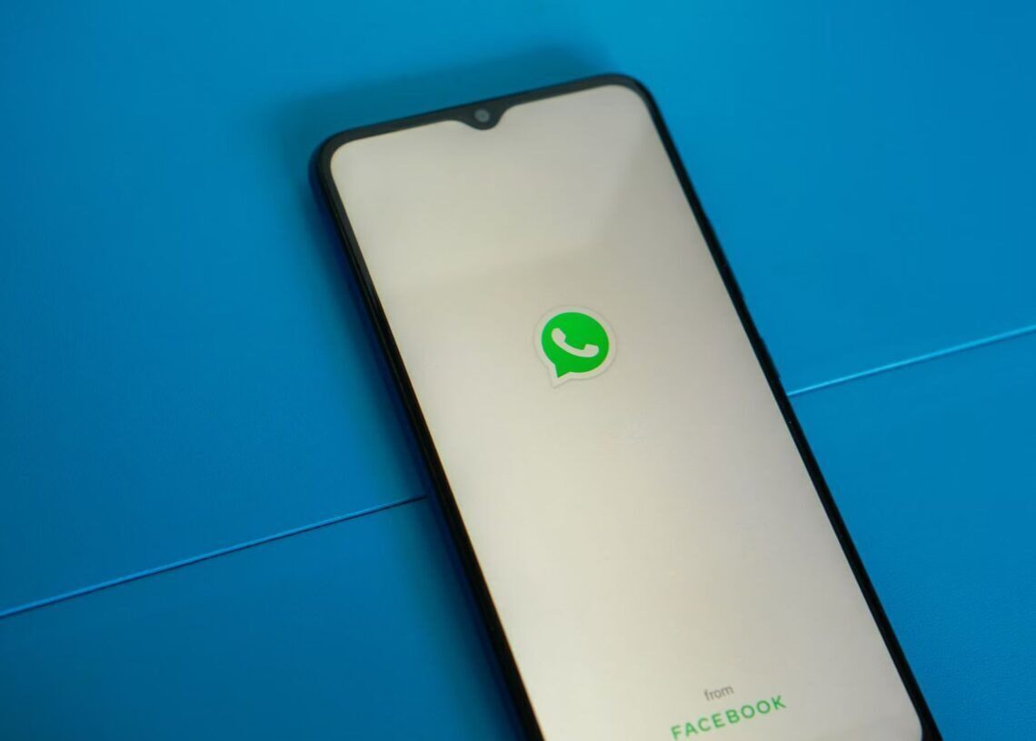 How to use WhatsApp multiple devices feature?