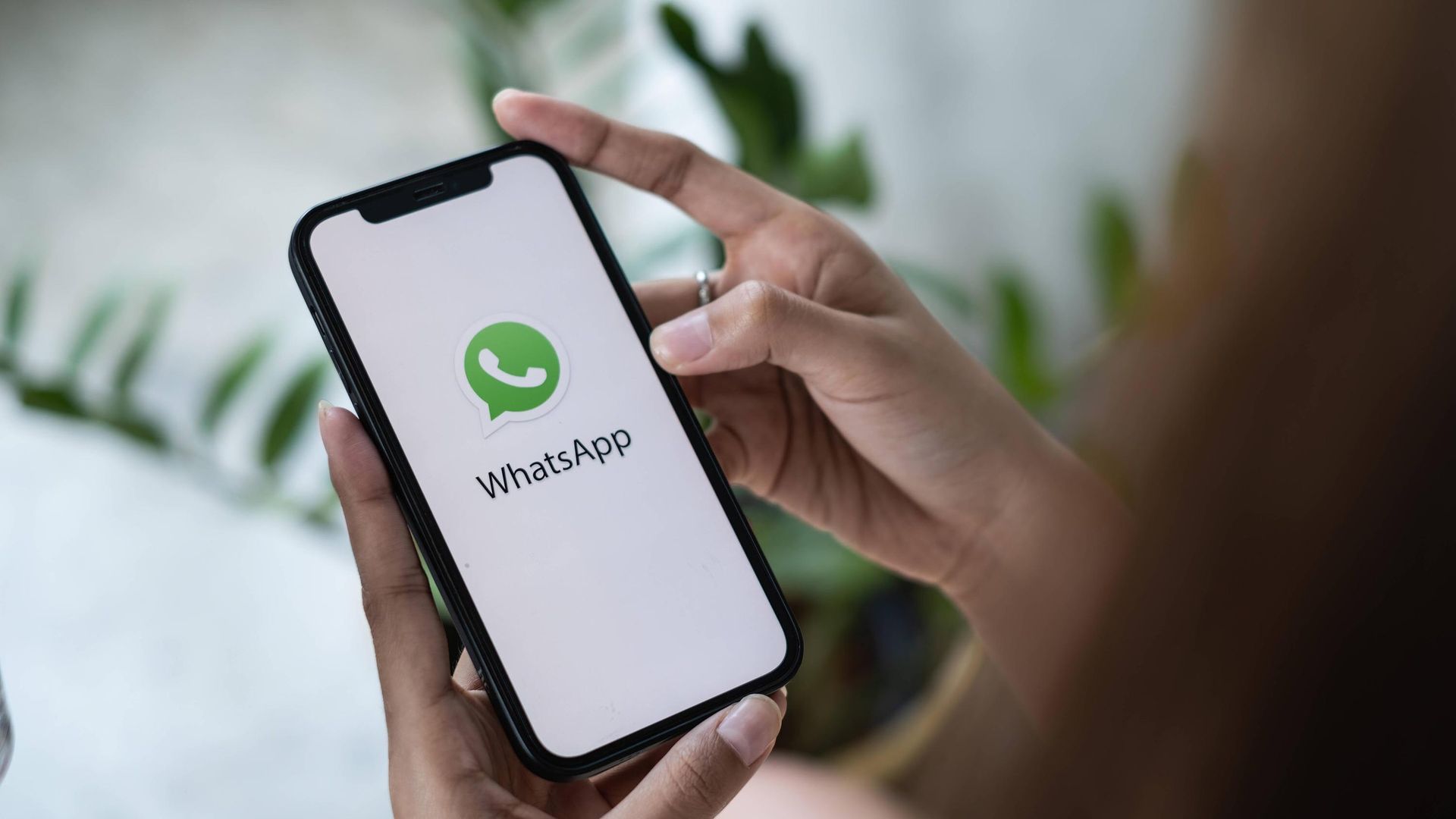 How to use WhatsApp multiple devices feature?