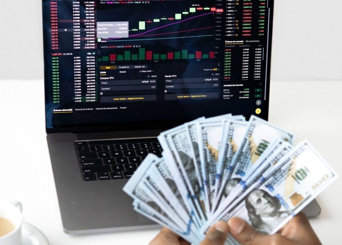 The US dollar index and global technology patent filings