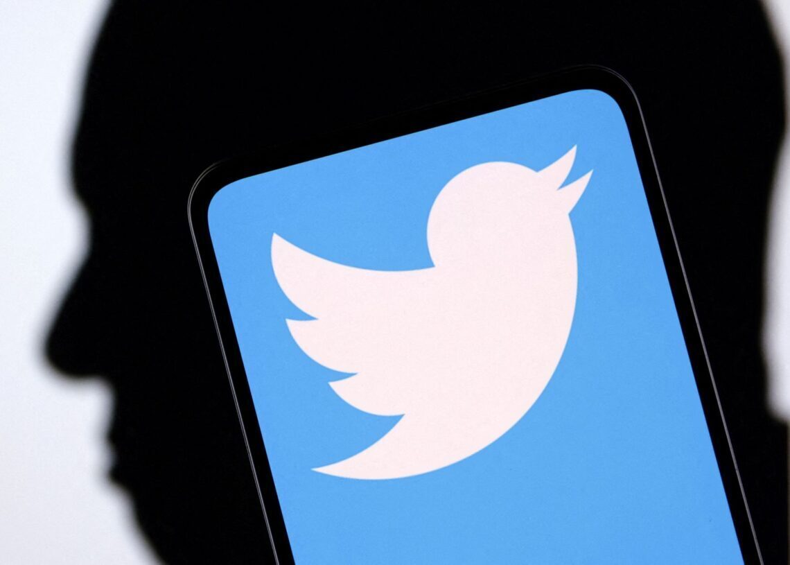 Twitter keeps logging me out: How to fix it?