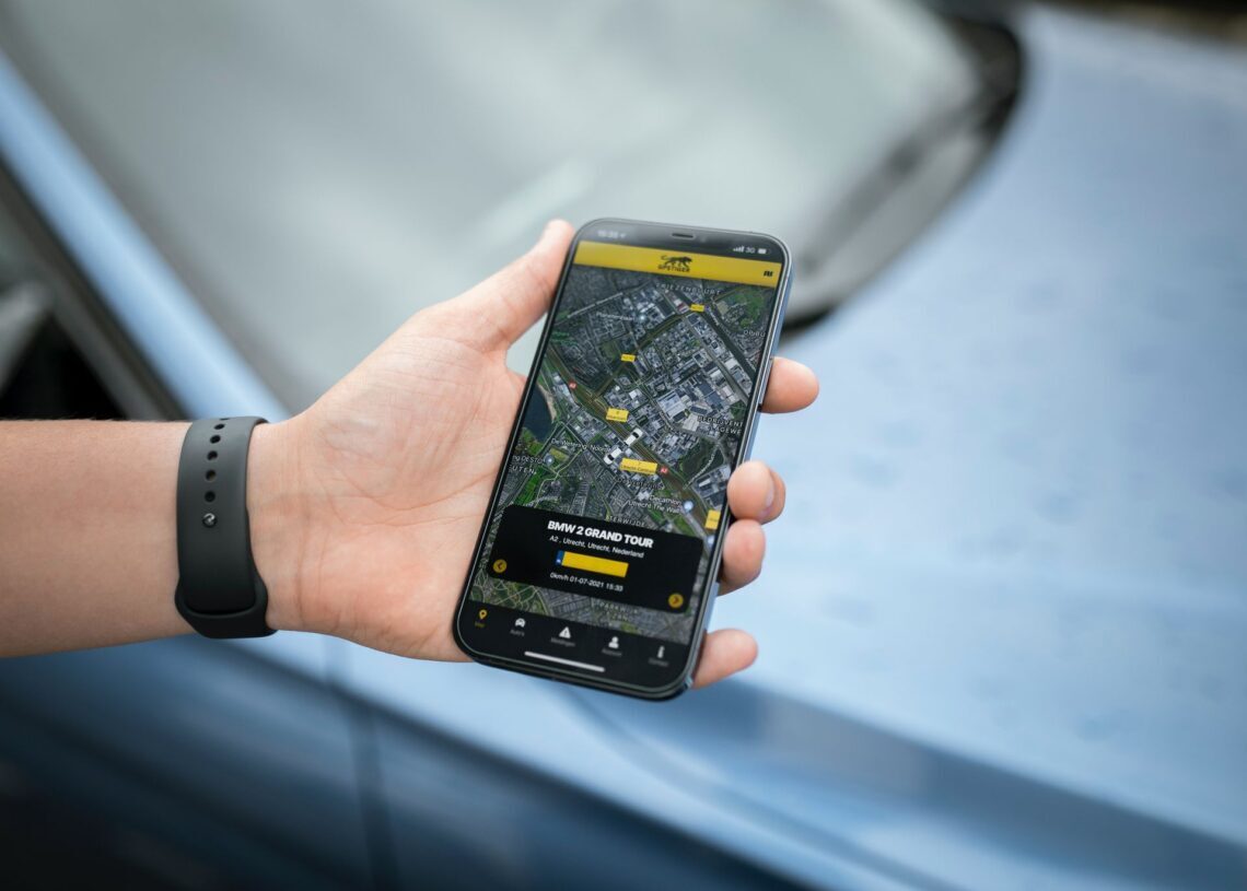 Why do I need a mobile tracker free app and how to use it?