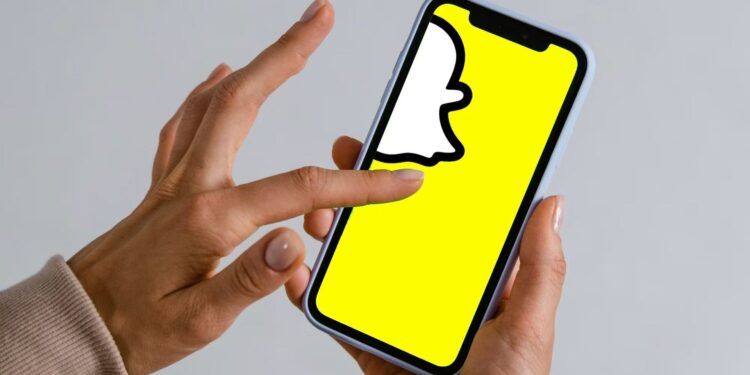 How to half swipe on Snapchat