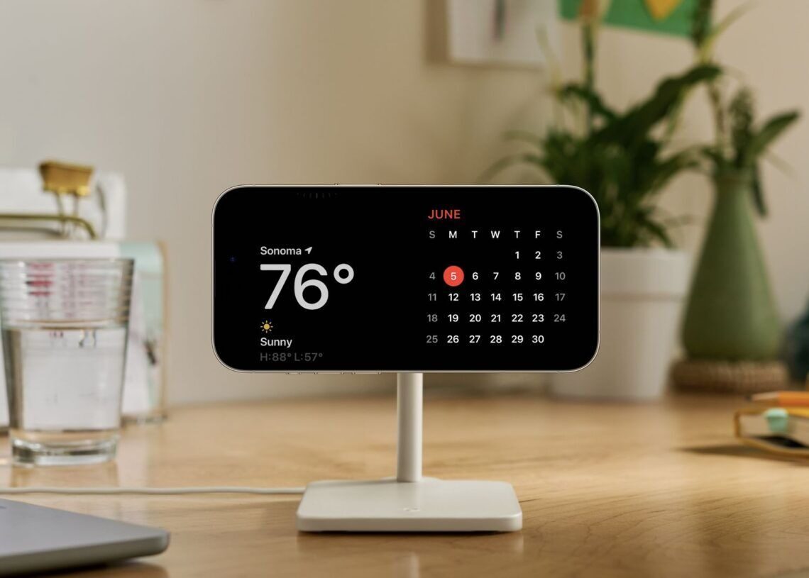 How to use StandBy mode on iOS 17