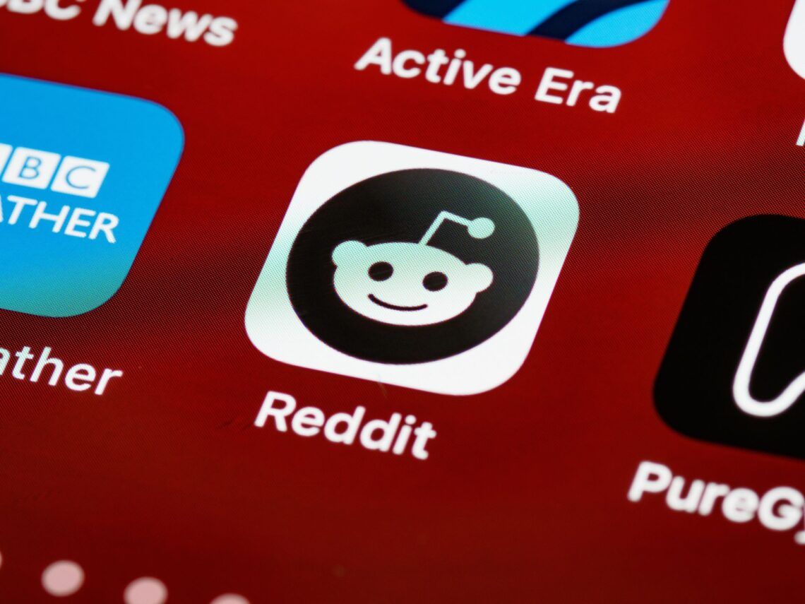 Farewell to Apollo Reddit's API pricing forces app closure • TechBriefly