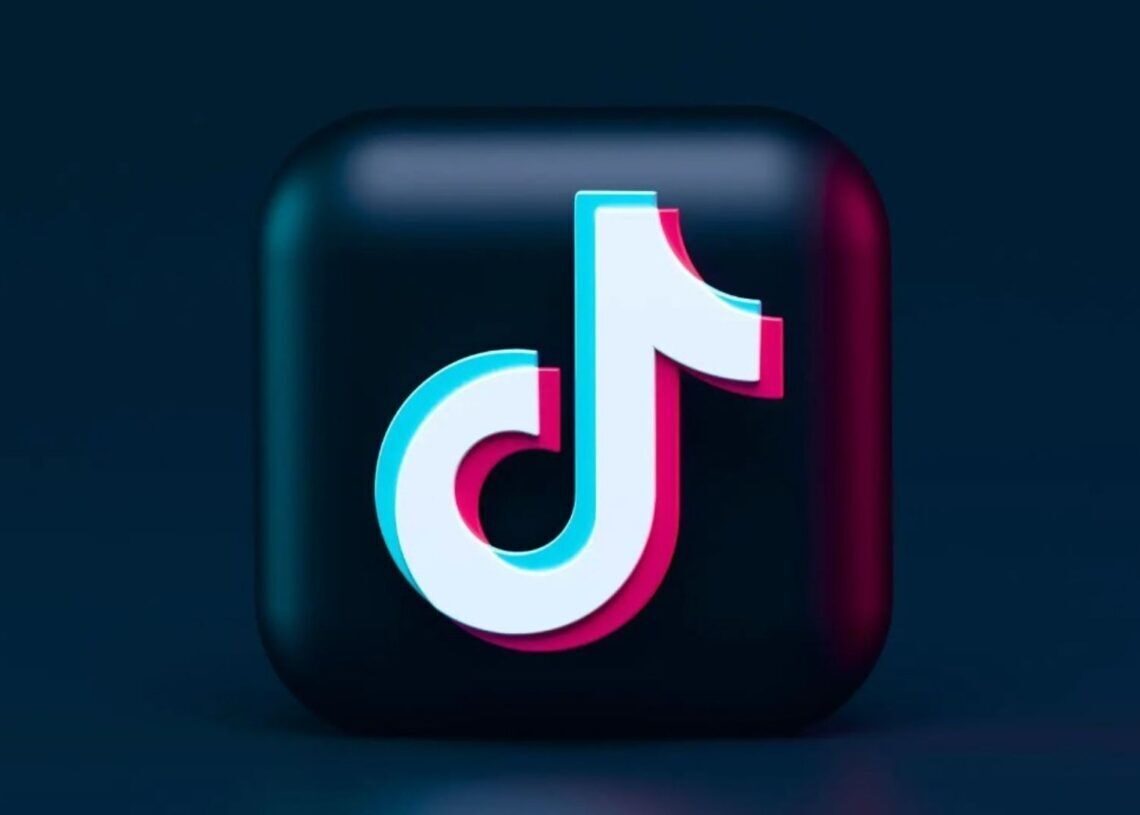 woman frozen in street tiktok video