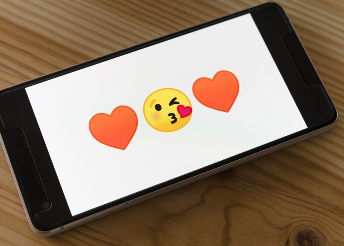 Technical tips and recommendations for senior people trying online dating