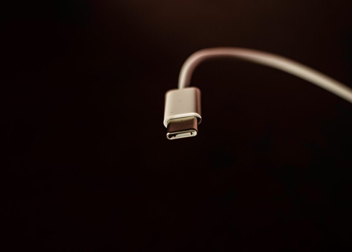 Apple's USB-C shift tempting nearly half of Android users to iPhone 15