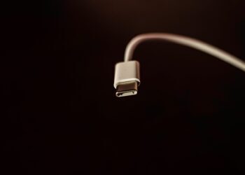 Apple's USB-C shift tempting nearly half of Android users to iPhone 15