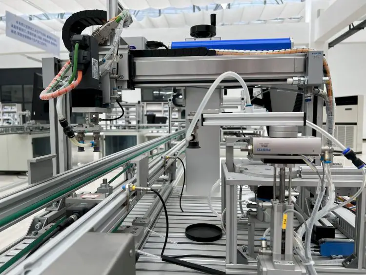 Industry 4.0 Revolutionizing manufacturing through automation and innovation
