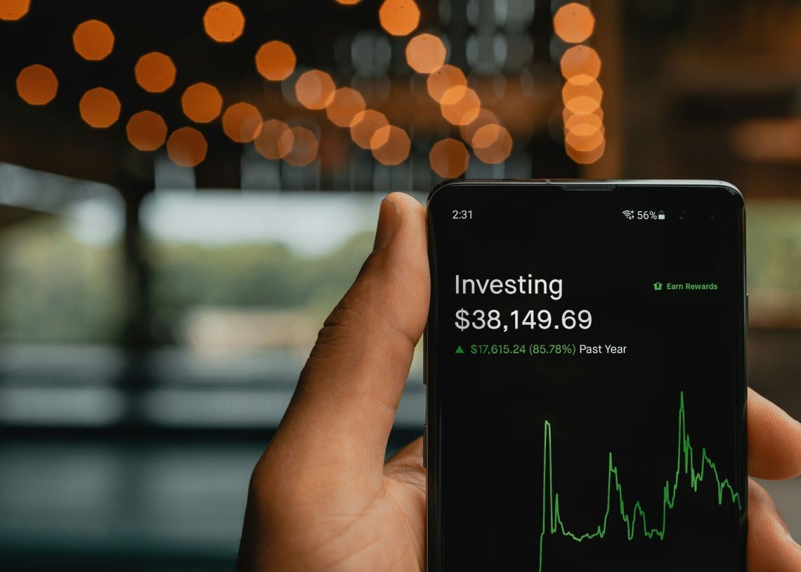 Investing in Crypto: Strategies for Navigating Volatility and Risk