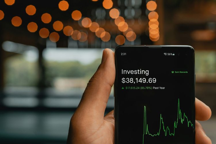 Investing in Crypto: Strategies for Navigating Volatility and Risk
