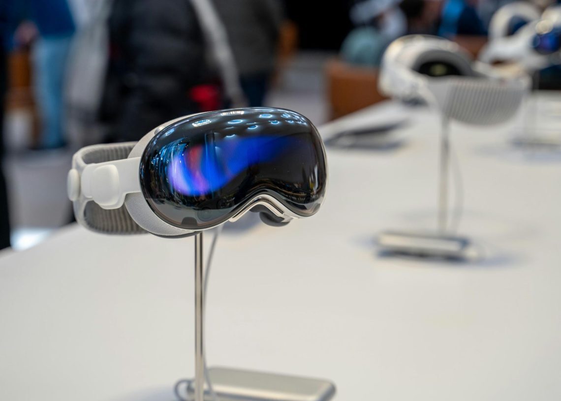 Apple VisionOS and Vision Pro: Features, release date, and more