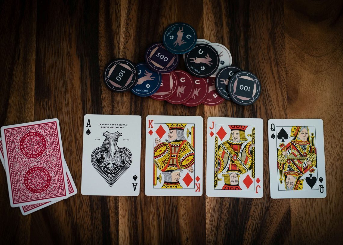 What are French opinions and attitudes toward online casinos?