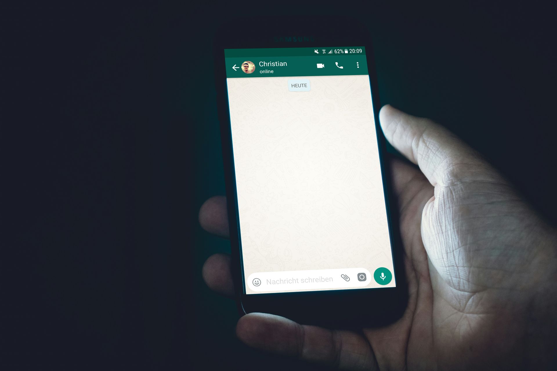 WhatsApp turned green: Why?