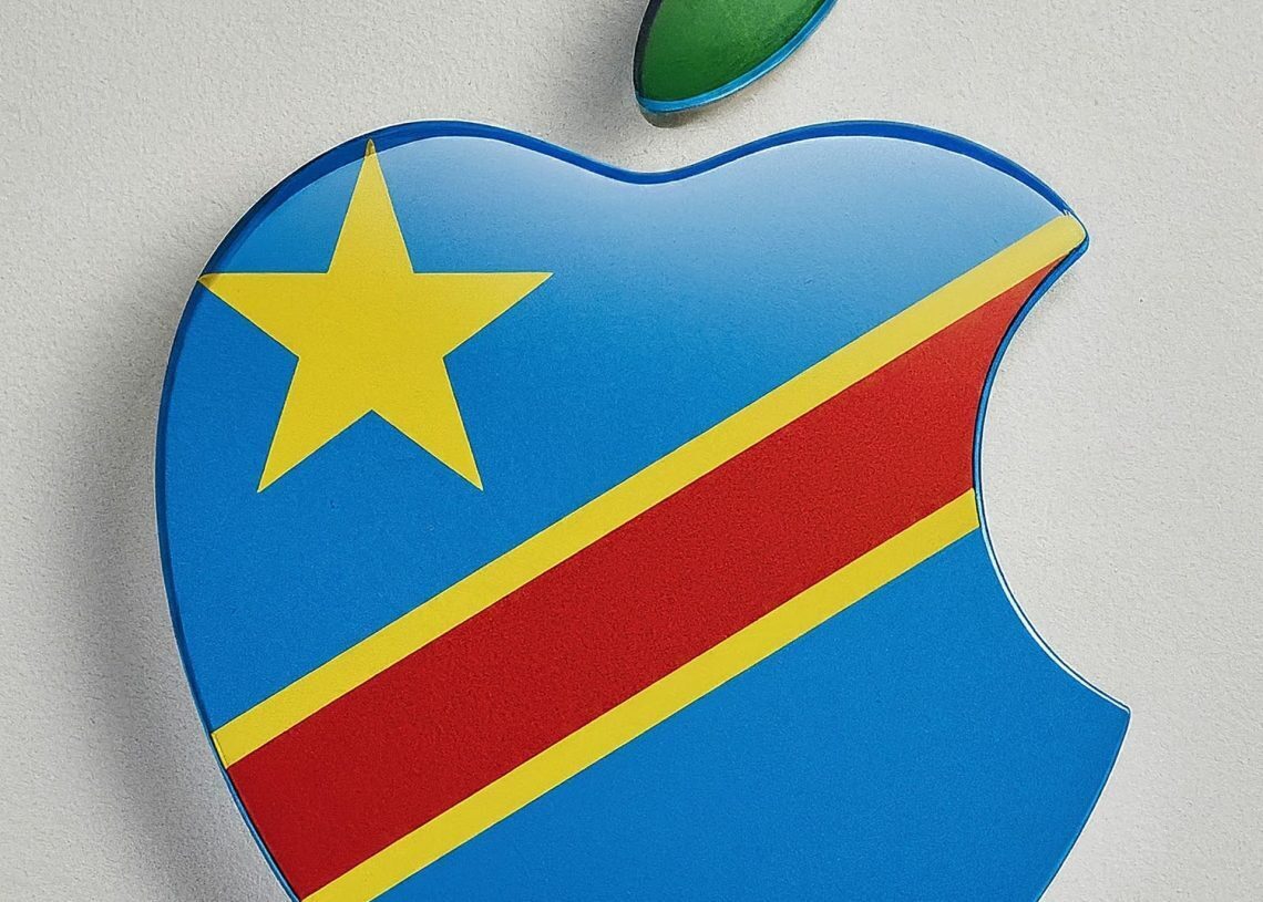 Apple accused of using war minerals