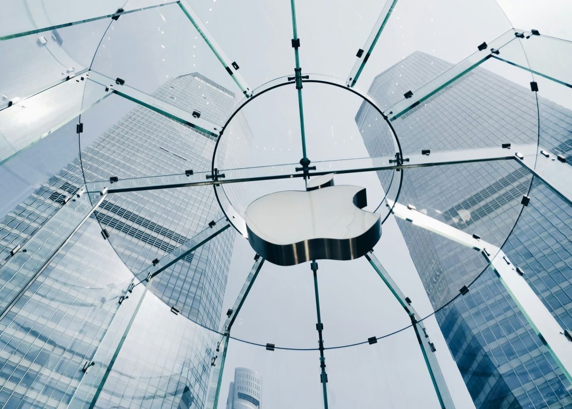 Apple layoffs 700 employees