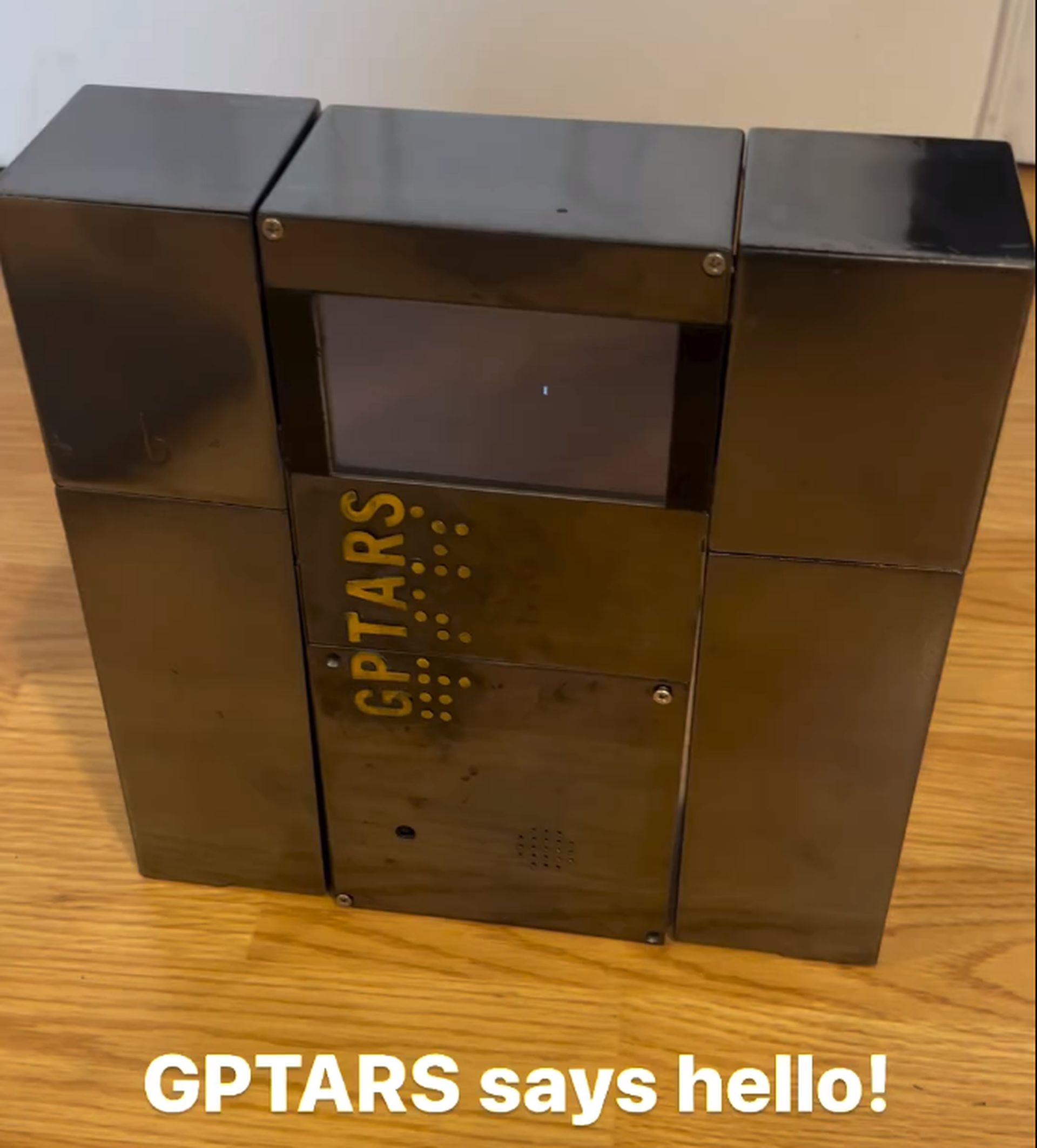 GPTARS AI-aangedreven TARS-robot